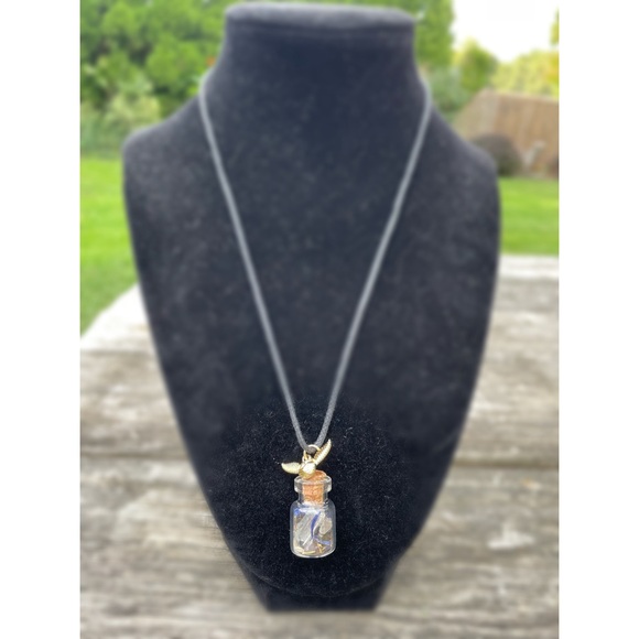 Golden Snitch Hand Crafted Crystal Necklace Harry Potter Collection - Picture 4 of 4